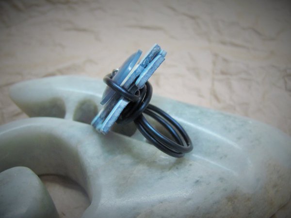 RING upcycling, blau, PUZZLE/KNOPF. handmade, Einzelstück